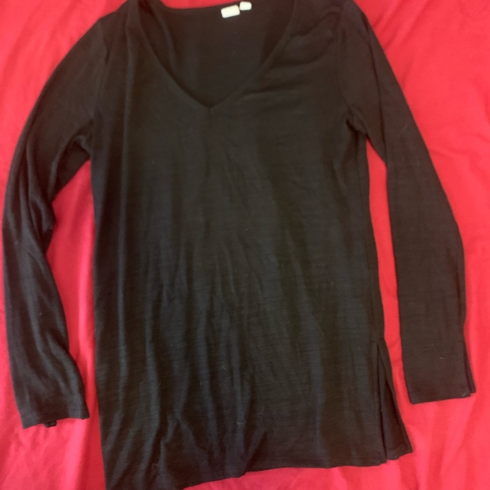 Woman’s long sleeve v-neck. Size medium